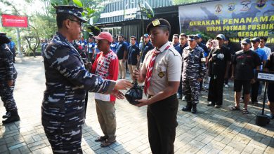 Photo of Peringati Hari Mangrove Sedunia, Siswa Suspa Potmar TNI AL Lattek Penanaman Mangrove