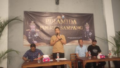 Photo of Kapolres Sampang Ajak Ratusan Awak Media Ngopi Bareng