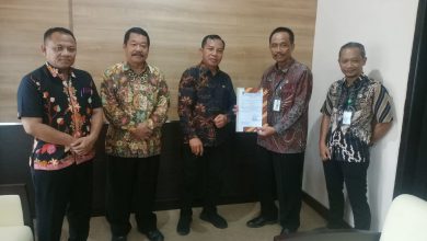 Photo of Heni Hendarto Akhirnya Ditunjuk Menjadi Plt Kepala SMPN 1