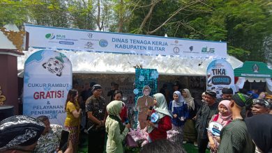 Photo of Dinas Tenaga Kerja kabupaten Blitar Ikuti Bazar Pelayanan Publik, Meriahkan Hari Jadi ke 700 Blitar