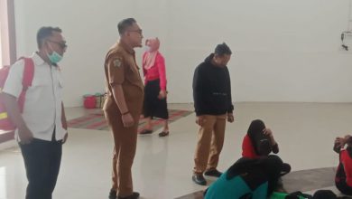 Photo of Pastikan Kesehatan Paskibra Kecamatan Balongpanggang, Kapus UPT Puskesmas, Masrizal Selalu Standby