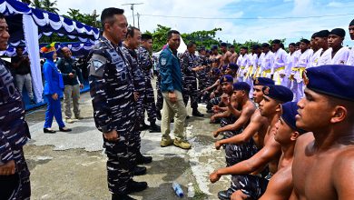 Photo of Berbagi Kebahagiaan, Dankodiklatal Hadiri Gelar Karya Bakti TNI AL di Raja Ampat