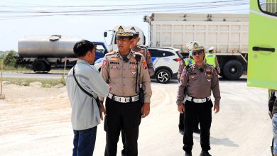 Photo of Satlantas Polres Gresik Tindak Puluhan Truk yang Tidak Menutup Muatan