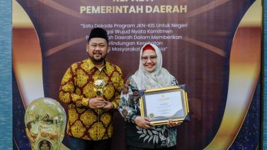 Photo of Pemkab Gresik Raih UHC Award Tingkat Utama, Keberhasilan Lampaui Target Kepesertaan JKN