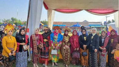 Photo of Karnaval Anak TK, Peringatan HUT RI Ke-79 Kecamatan Kedamean Berjalan Meriah