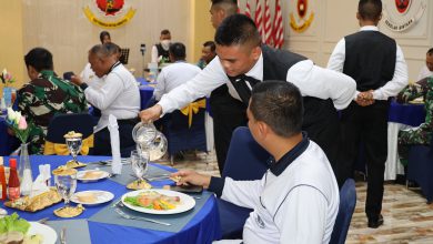 Photo of Dankodiklatal Apresiasi Lattek Table Manner Siswa Dikmata 43/2 TNI AL