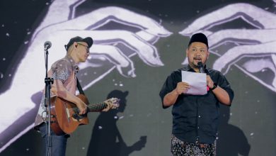 Photo of Bangkitkan Literasi Melalui Musikalisasi Puisi, Bupati Gresik Bacakan Puisi Karya Panji Sakti