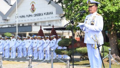 Photo of Berjalan Khidmat, Prajurit dan Siswa Satdik-2 Kodiklatal Laksanakan Upacara Peringatan HUT Ke-79 Kemerdekaan RI