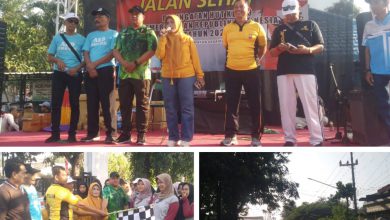 Photo of Sekcam Kedamean, Kholifah Bersama Muspika Berangkat Ribuan Peserta Jalan Sehat Peringatan HUT RI Ke-79