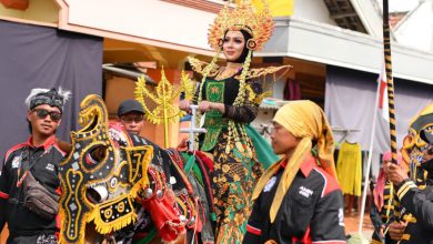 Photo of Pemdes Lowayu Dukun Apresiasi Gelaran Istimewa Karnaval Budaya Yayasan Hidayatus Salam