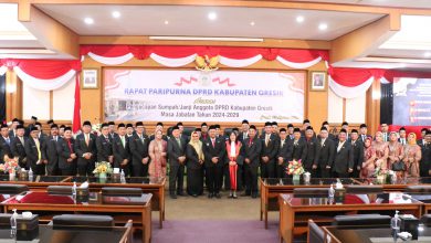 Photo of Bupati Gresik Ajak Tingkatkan Kerja Sama Anggota DPRD Baru Bersama Eksekutif Dalam Membangun Daerah