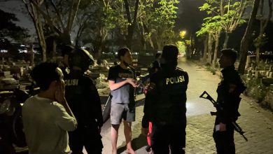 Photo of Tim Respatti Polrestabes Surabaya Gagalkan Rencana Tawuran Antar Perguruan Silat, 8 Pemuda Diamankan