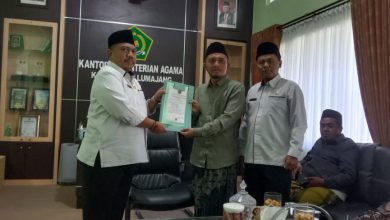 Photo of Enam Pontren Di Lumajang Menerima Piagam Statistik Dan SK Dari Kemenag Lumajang