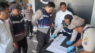 Photo of Cegah Penyalahgunaan Narkoba, Polrestabes Surabaya Gelar Tes Urine untuk Anggota Kepolisian