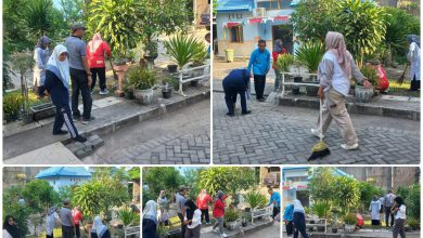 Photo of Camat Balongpanggang Terus Melakukan Bersih-Bersih Kantor Saat Jumat Minggu Pertama