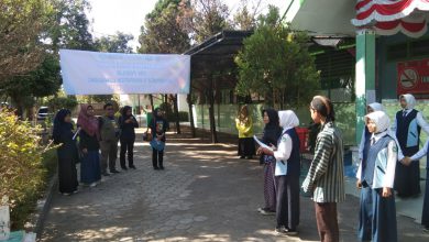 Photo of Kegiatan Verifikasi Calon Sekolah Adiwiyata Tahun 2024 SMPN 1 Tekung DLH Kabupaten Lumajang Berikan Edukasi