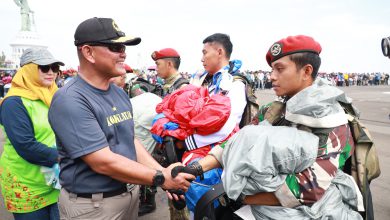 Photo of Kendarai Wilis, Irkodiklatal Bersama Komunitas Vespa Ikut Meriahkan NBOD HUT Ke-79 TNI AL