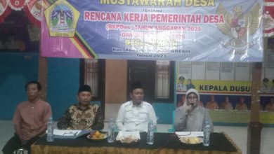 Photo of Pesan Sekcam Kedamean Kholifah Saat Hadiri Musdes RKPDes TA 2025 Dan DU tahun 2026 Desa Lampah