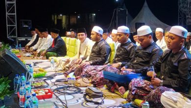 Photo of Sambut Maulid Nabi, Ribuan Jama’ah Padati Lapangan Bersholawat Bersama Desa Menunggal