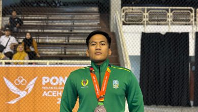 Photo of Anggota Polres Gresik Bripda Ilham Wiranata Berprestasi di Ajang PON 2024, ikut antar Cabor Hockey Indoor Jatim raih Perunggu