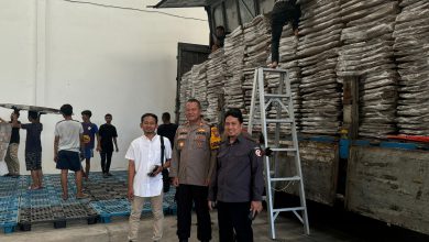 Photo of Bawaslu Gresik Lakukan Pengawasan Melekat Pendistribusian Kotak Suara DI gudang