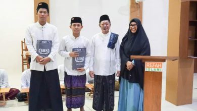 Photo of Pesantren Refah Islami Sidayu Gresik Kembali Cetak Hafidh ke 63 dan 64 di Bulan Kelahiran Nabi Muhammad SAW