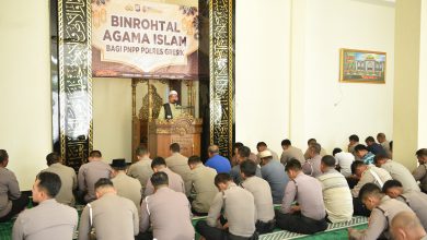 Photo of Pupuk Keimanan, Ustadz Zainul Arifin Ajak Personel Polres Gresik Tingkatkan Iman dan Taqwa