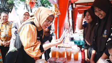 Photo of 656 Siswa Sekaligus Para Wali Murid SMP Negeri 04 Terlibat Dalam Kegiatan “Bazarku Bunga Telangku”