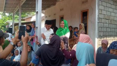 Photo of Masyarakat Dusun Biting Antusias Sambut Kedatangan Pasangan Cak Thoriq – Ning Fika