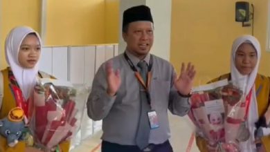 Photo of Siswi Smamsatu Gresik Peraih 3 Medali Emas PON XXI Pulang Disambut Meriah