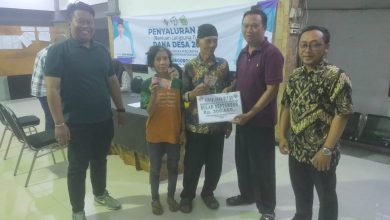 Photo of Pemdes Segoromadu Optimalkan BLT DD untuk Menekan Kemiskinan