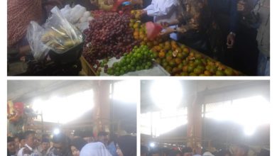 Photo of Belusukan Ke Pasar Srimangunan Sampang,Calon Gubernur Jatim Beli Jualan Pedagang