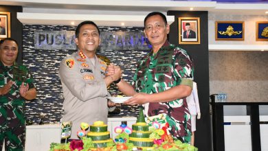 Photo of Polres Sidoarjo Beri Suprise Kepada Puslatdiksarmil Di HUT TNI KE-79