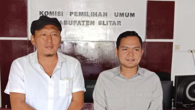 Photo of Begini Penjelasan Ketua KPU Kabupaten Blitar Terkait 5 Anggota PPK Yang Diduga Tidak Netral