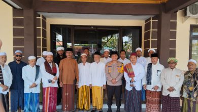 Photo of Puluhan Ulama Datangi Mapolres Sampang