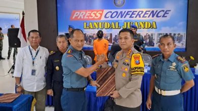 Photo of Satgaspam TNI AL Bandara Juanda Gagalkan Pengiriman Narkotika yang Disembunyikan di Organ Vital