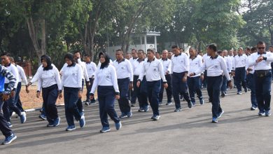 Photo of Jaga Kebugaran Tubuh, Personel Kodiklatal Laksanakan Olahraga