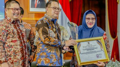 Photo of Kinerja Cemerlang, Gresik Masuk Tiga Besar Penghargaan TPID Non Pantauan IHK Terbaik di Jatim