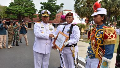 Photo of Parade Surya Senja Bergema, Warga Jatim Padati Gedung Negara Grahadi