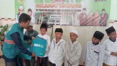 Photo of HSN 2024, Santri Ponpes Mamba’ul Ulum Bedanten Bungah Dapat Bantuan Perlengkapan Sekolah dari Sahabat Sejuk NH