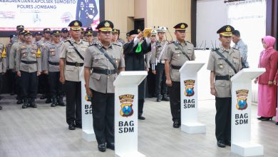 Photo of Mutasi Jabatan, Kapolres Jombang Pimpin Sertijab Kabagren dan Kapolsek Sumobito