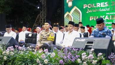 Photo of Ciptakan Pilkada Damai, Polres Jombang Ajak Ribuan Warga Bersholawat