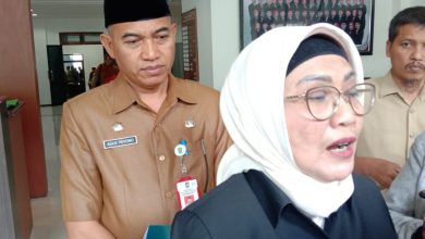 Photo of Pj Bupati Tidak Tahu Pose Yang Dilakukan Sekda Itu Termasuk Perlambang 02 Atau Bukan