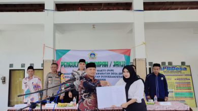 Photo of Lantik Anggota BPD PAW Desa Panjunan, Begini Pesan Camat Duduksampeyan