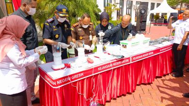 Photo of Jelang Akhir Tahun Kejari Gresik Musnahkan BB, Mendominasi Perkara Judol