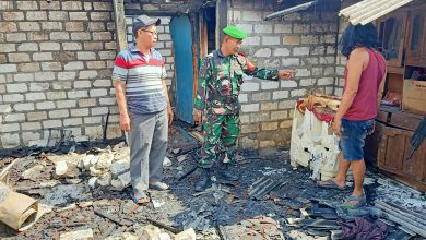 Photo of Babinsa Benjeng Bantu Penanganan Kebakaran Rumah Warga Binaan