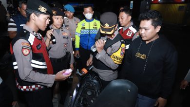 Photo of Tujuh Remaja yang Pesta Miras dan Ratusan Botol Miras Berbagai Merk, Diamankan Tim Patroli Gabungan Polres Jombang