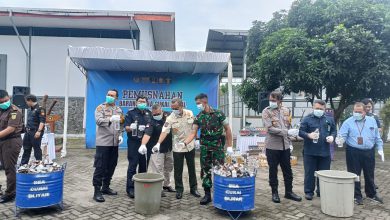 Photo of Bea Cukai Blitar Musnahkan Rokok dan Minuman Beralkohol Ilegal di Rubasan Kelas II Blitar