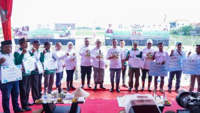 Photo of Bersinergi Dengan Petrokimia Gresik, Bupati Gus Yani Bersama Kejati Jatim Sukses Luncurkan Program Jaksa Sahabat Tani