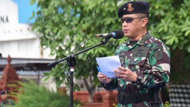 Photo of Pimpin Upacara Bendera 17-an, Dirdok Kodiklatal Sampaikan Pesan Panglima TNI